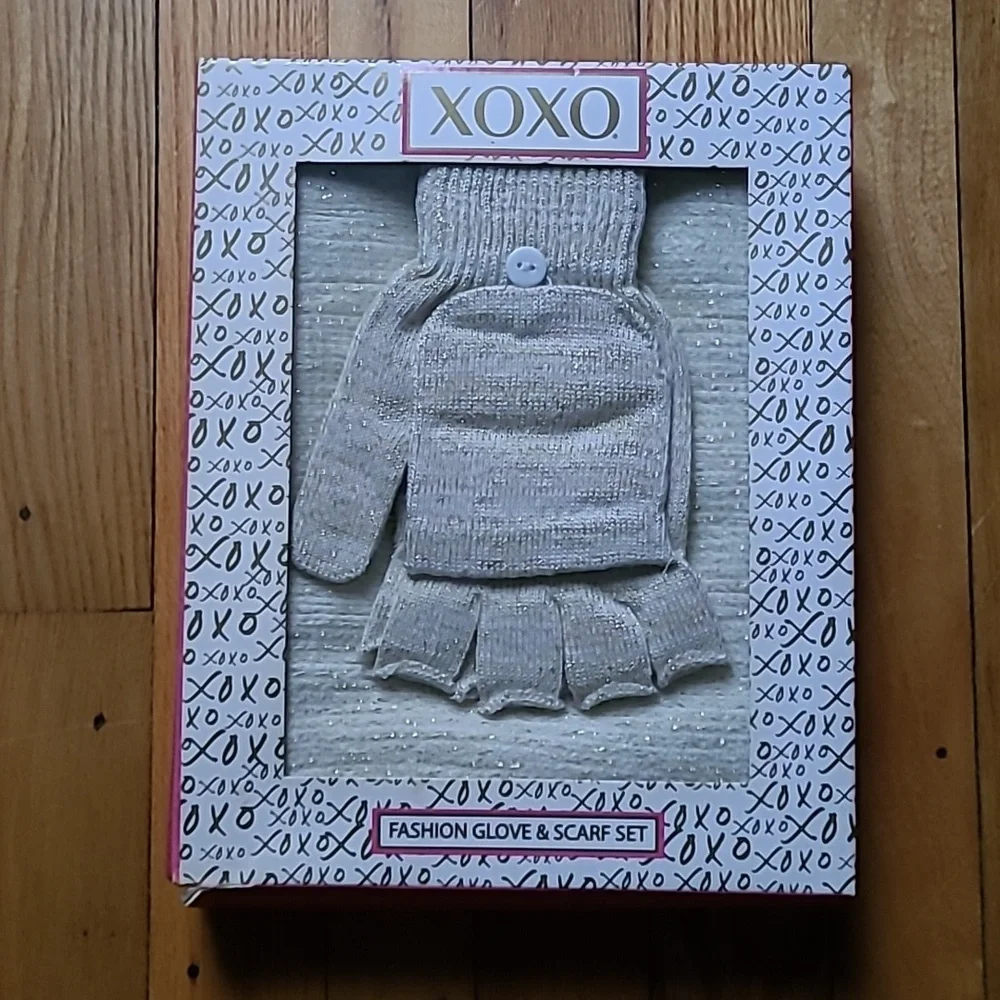 New in 📦, XOXO Fashion Glove & Scarf Set. WHITE AND GOLD. MARLED.